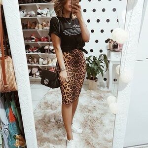 ✨100% Suede✨ Vintage Leopard Pencil Skirt